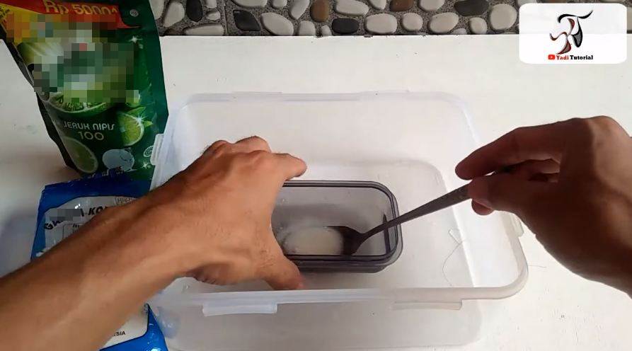 Nggak cuma ditambah air, ini cara memperbanyak sabun cuci piring cuma pakai 1 bahan dapur