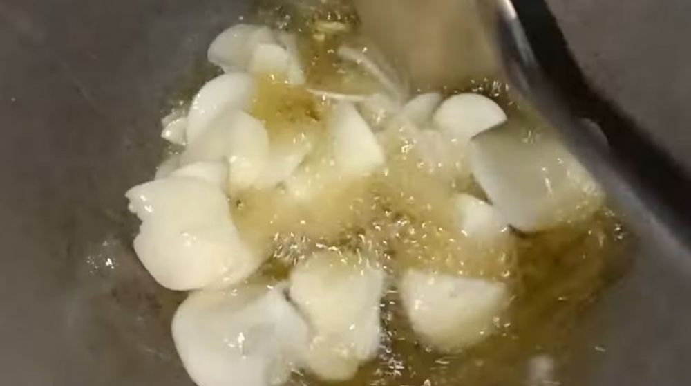 Tanpa kapur sirih dan baking soda, begini trik membuat keripik singkong yang renyah dan tak berminyak