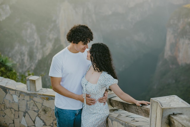 Kata-kata cinta bahasa Inggris dan artinya bikin baper © 2023 brilio.net Kata-kata cinta bahasa Inggris dan artinya bikin baper © 2023 brilio.net