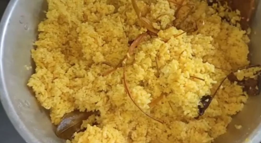 Tanpa diaron, ini cara cepat masak nasi kuning yang hasilnya pulen dan tidak cepat basi