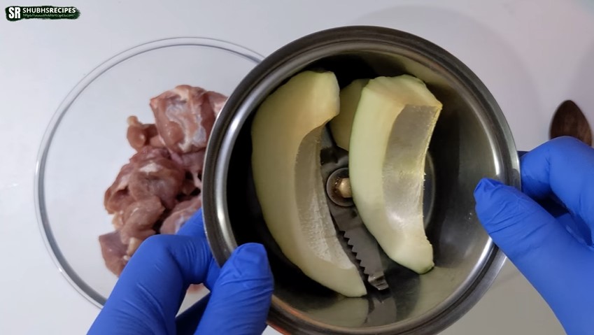 Tanpa baking soda atau nanas, ini cara mengempukkan daging pakai 1 jenis buah