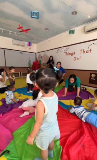 Momen baby Guzel Ali Syakieb pertama kali sekolah © 2023 brilio.net