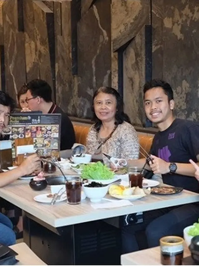 kebersamaan Anthony Ginting dan ibu © 2023 brilio.net