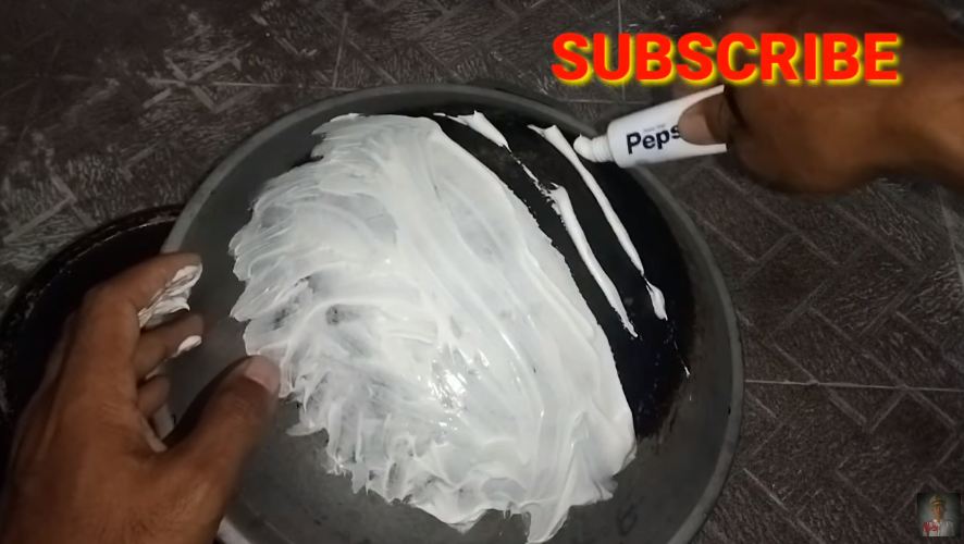 Tanpa sabun cuci piring, ini trik mudah hilangkan kerak gosong di pantat wajan pakai 2 bahan sederhana