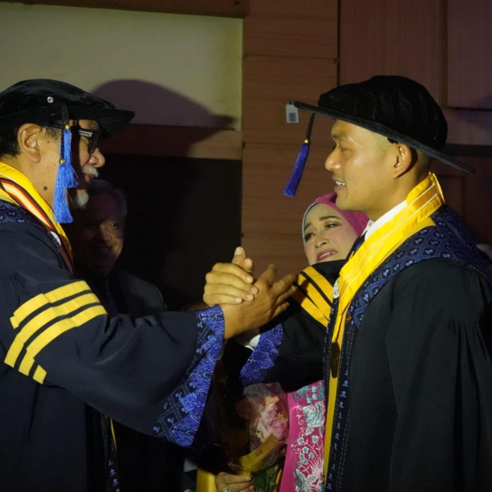 wisuda deddy mizwar © berbagai sumber