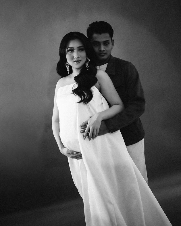 maternity shoot pedangdut bareng suami © berbagai sumber maternity shoot pedangdut bareng suami © berbagai sumber