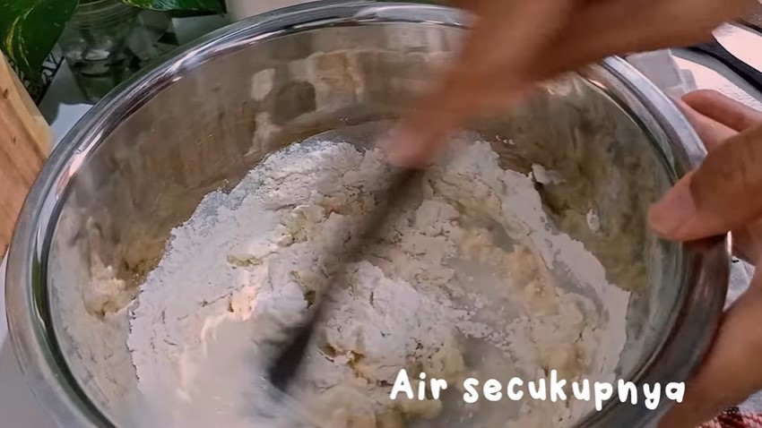 Bukan diberi margarin, ini trik bikin adonan pisang goreng yang renyah cukup ditambah 1 bahan dapur