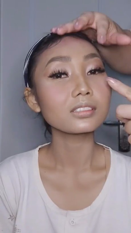 transformasi ART usai dimakeup jadi model © 2023 brilio.net transformasi ART usai dimakeup jadi model © 2023 brilio.net