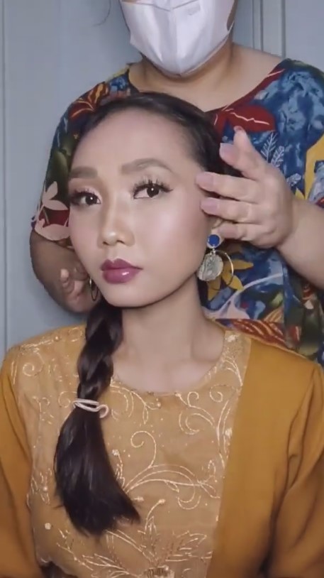 transformasi ART usai dimakeup jadi model © 2023 brilio.net transformasi ART usai dimakeup jadi model © 2023 brilio.net