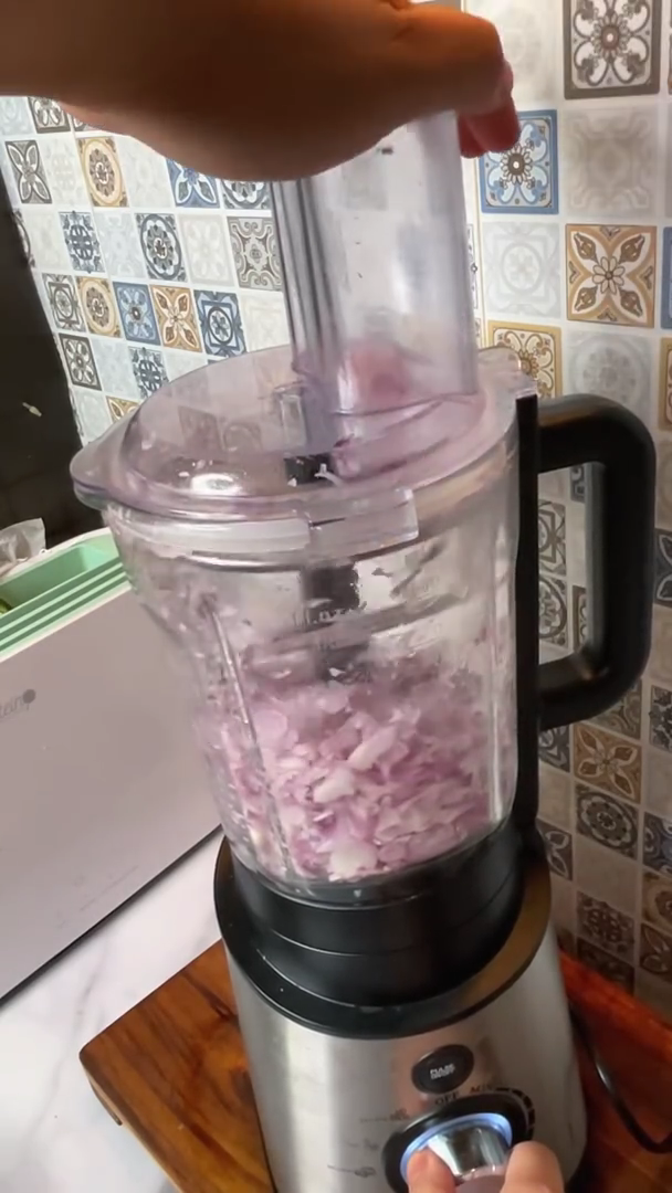 Bukan ditambah tepung, ini trik goreng bawang merah agar tak berminyak dan renyah berbulan-bulan