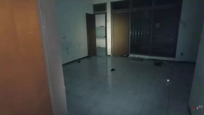 Rumah terbengkalai milik pemeran Mak Lampir © YouTube