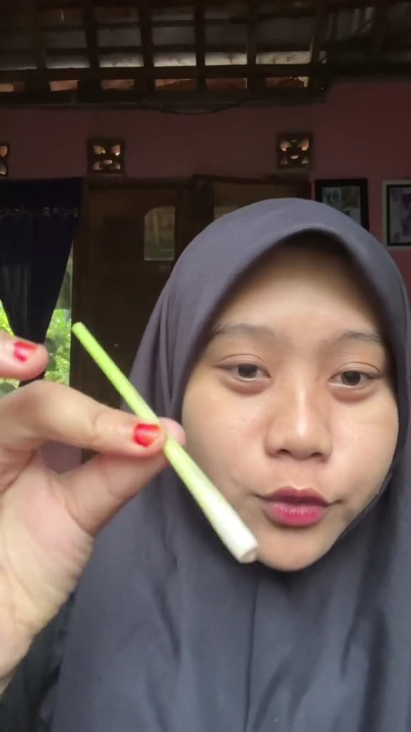 Pakai 1 jenis rempah dapur, aksi cerdik warganet menyedot minuman ini bikin melongo