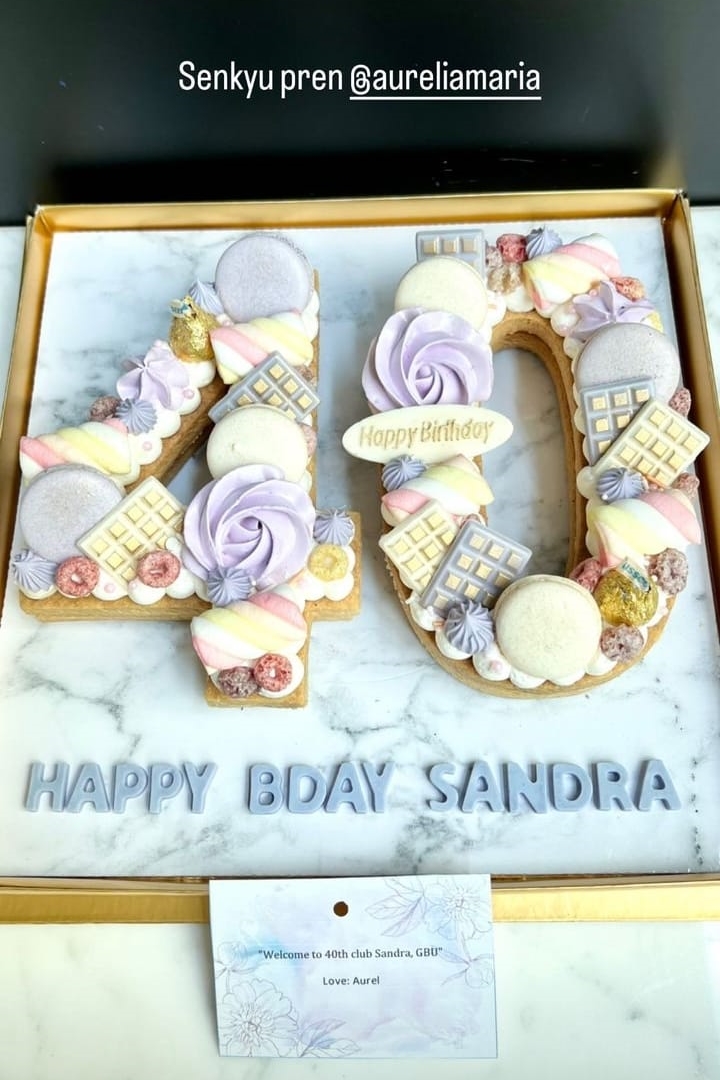 10 Kue ulang tahun Sandra Dewi ke-40, kece dan mewah bertema Disney hingga Barbie
