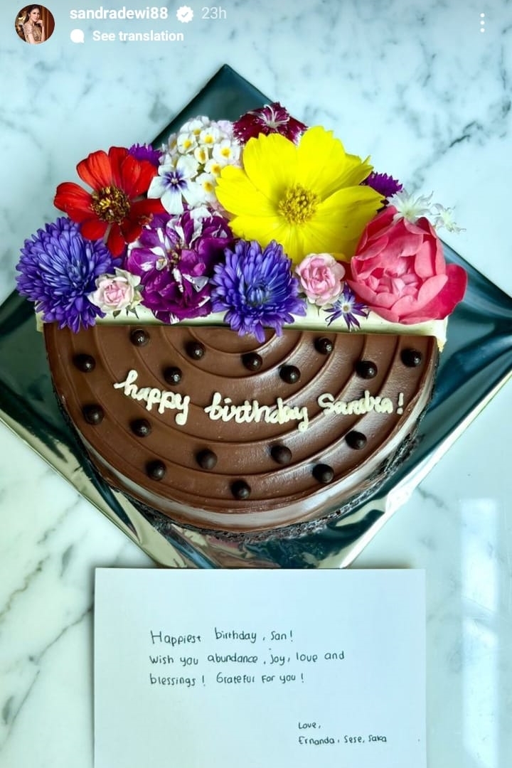 10 Kue ulang tahun Sandra Dewi ke-40, kece dan mewah bertema Disney hingga Barbie