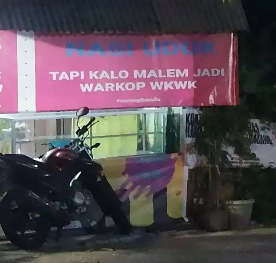 Tulisan warung bikin puyeng Berbagai sumber