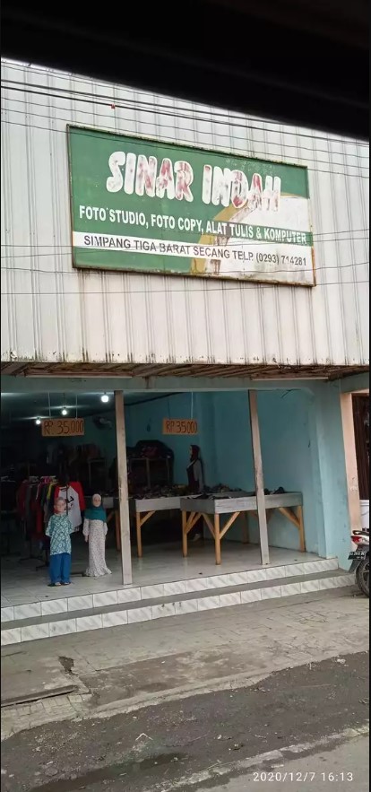 Tulisan warung bikin puyeng Berbagai sumber