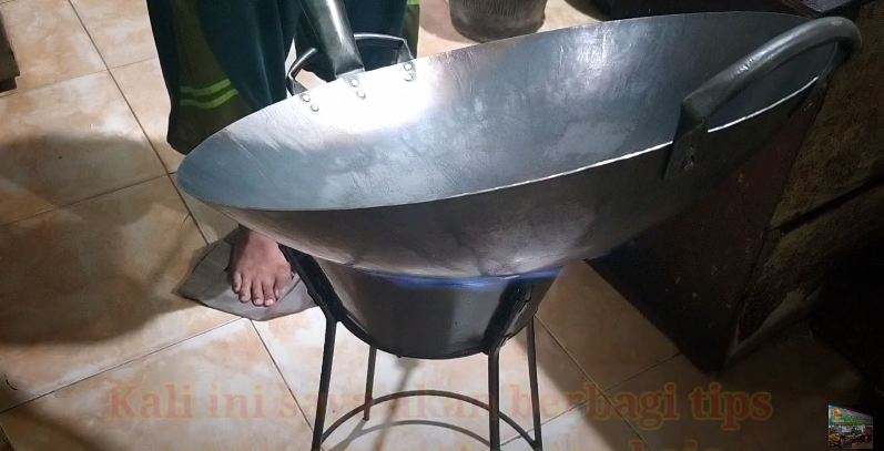 Cara mudah membedakan wajan baja asli dan palsu, jangan sampai terkecoh