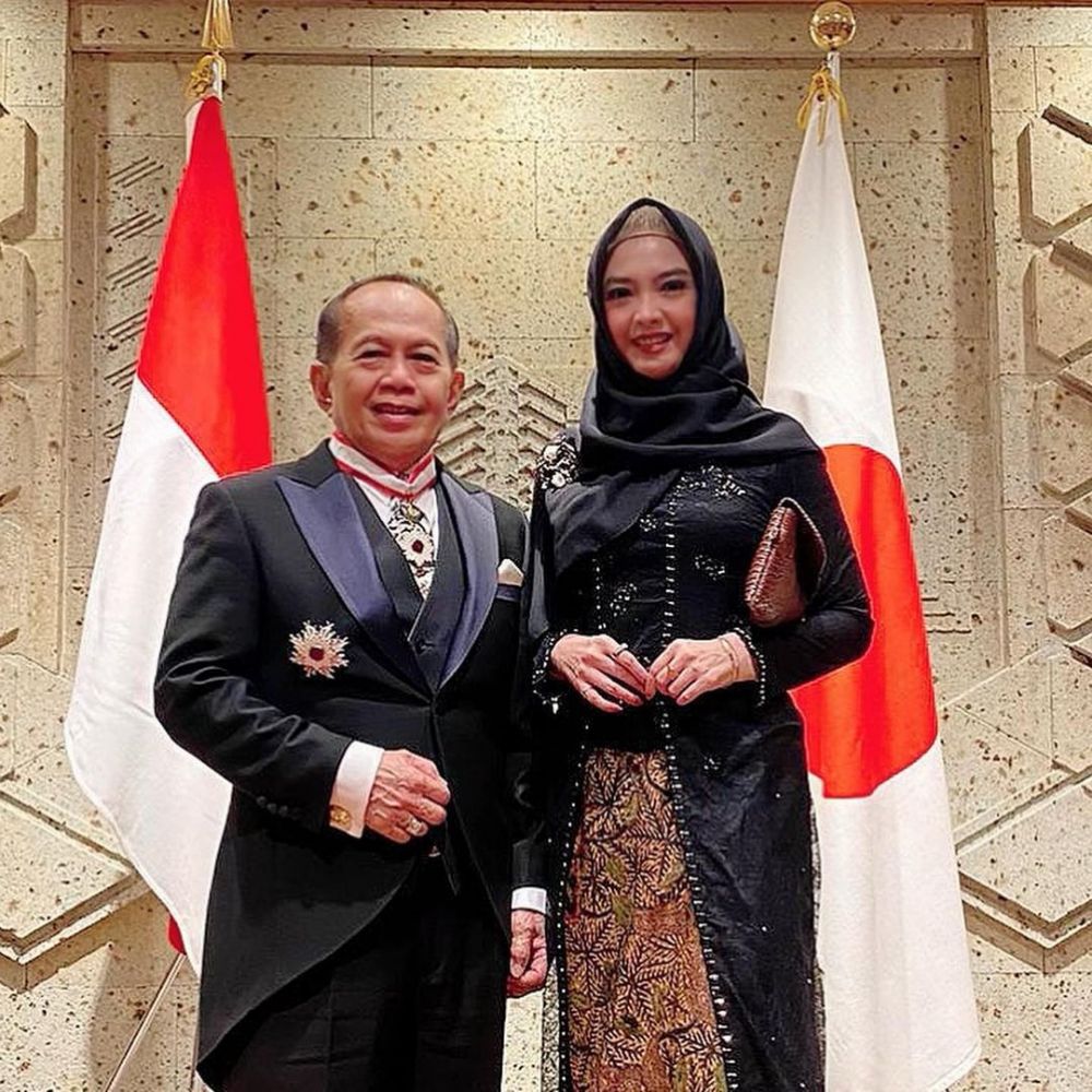 kisah cinta pasangan seleb terpaut usia lebih dari 20 tahun © berbagai sumber kisah cinta pasangan seleb terpaut usia lebih dari 20 tahun © berbagai sumber