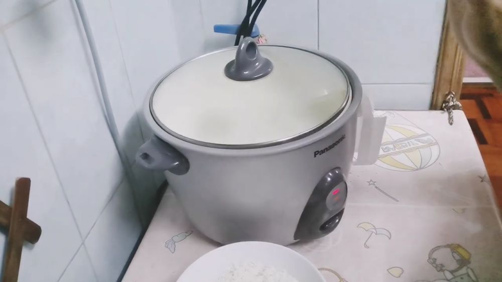 Tanpa perlu dijemur, ini trik bikin rengginang agar kering dan mekar sempurna saat digoreng