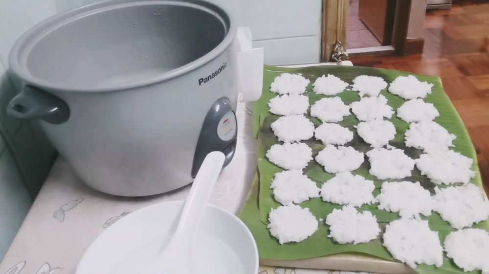 Tanpa perlu dijemur, ini trik bikin rengginang agar kering dan mekar sempurna saat digoreng