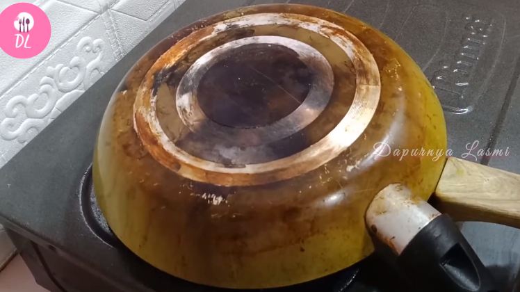Tanpa ditambah tepung atau air, ini cara bikin telur dadar lebih tebal, padat, dan matang sempurna