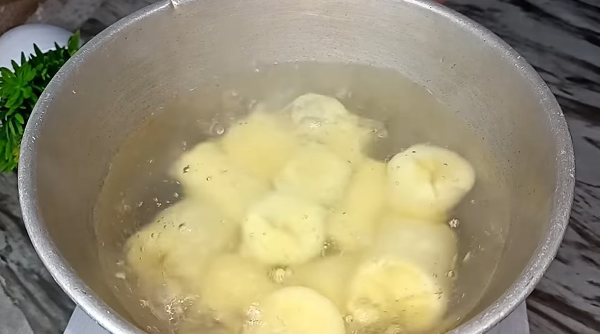 Cukup tambah 3 bahan, ini trik bikin singkong goreng semakin empuk, renyah, dan merekah sempurna