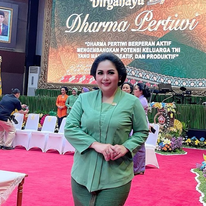 potret Joy Tobing saat berseragam Persit © 2023 brilio.net