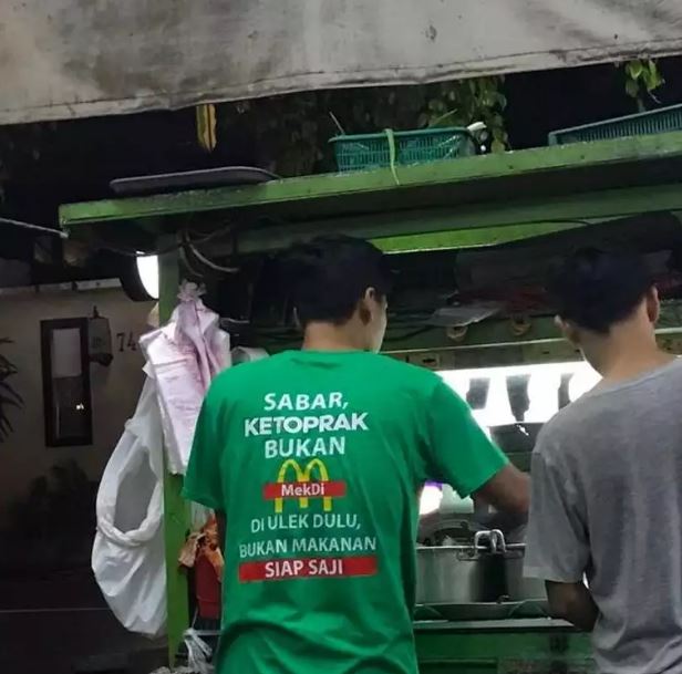 Potret kocak di kaus pedagang kaki lima Berbagai sumber