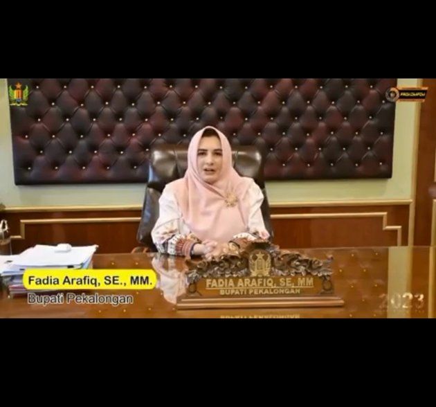 Penyanyi dangdut ubah haluan jadi politisi © 2023 brilio.net Penyanyi dangdut ubah haluan jadi politisi © 2023 brilio.net