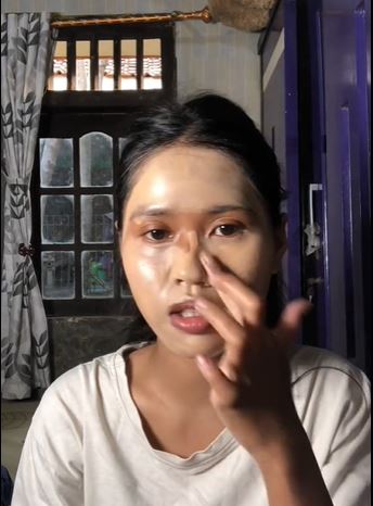 Transformasi wanita kulit sawo matang makeup jadi pengantin Sunda © 2023 brilio.net