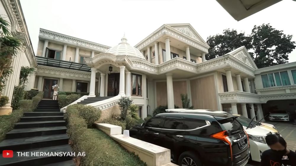 potret rumah anang dari masa ke masa © berbagai sumber