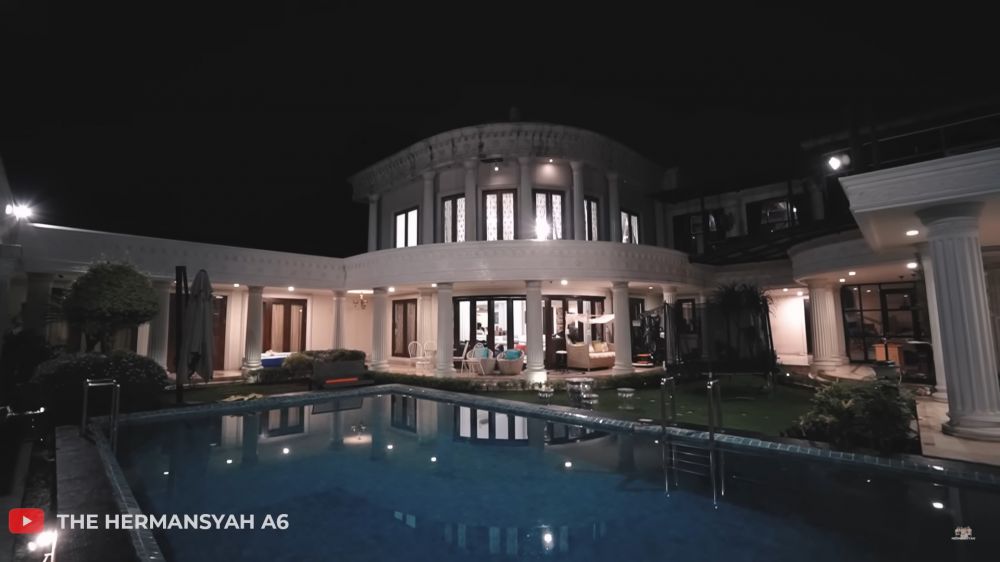 potret rumah anang dari masa ke masa © berbagai sumber