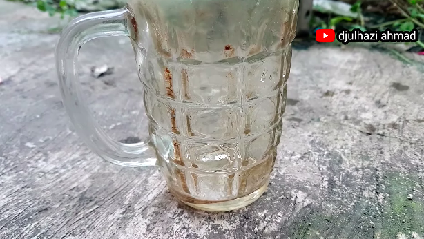 Bukan pakai bahan pemutih, ini cara bersihkan kerak di gelas kaca cuma pakai 1 bahan sederhana