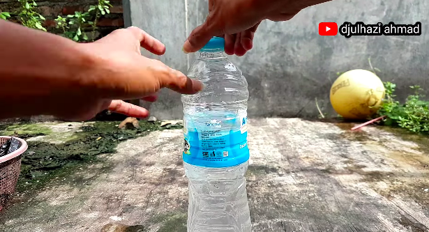 Bukan pakai bahan pemutih, ini cara bersihkan kerak di gelas kaca cuma pakai 1 bahan sederhana