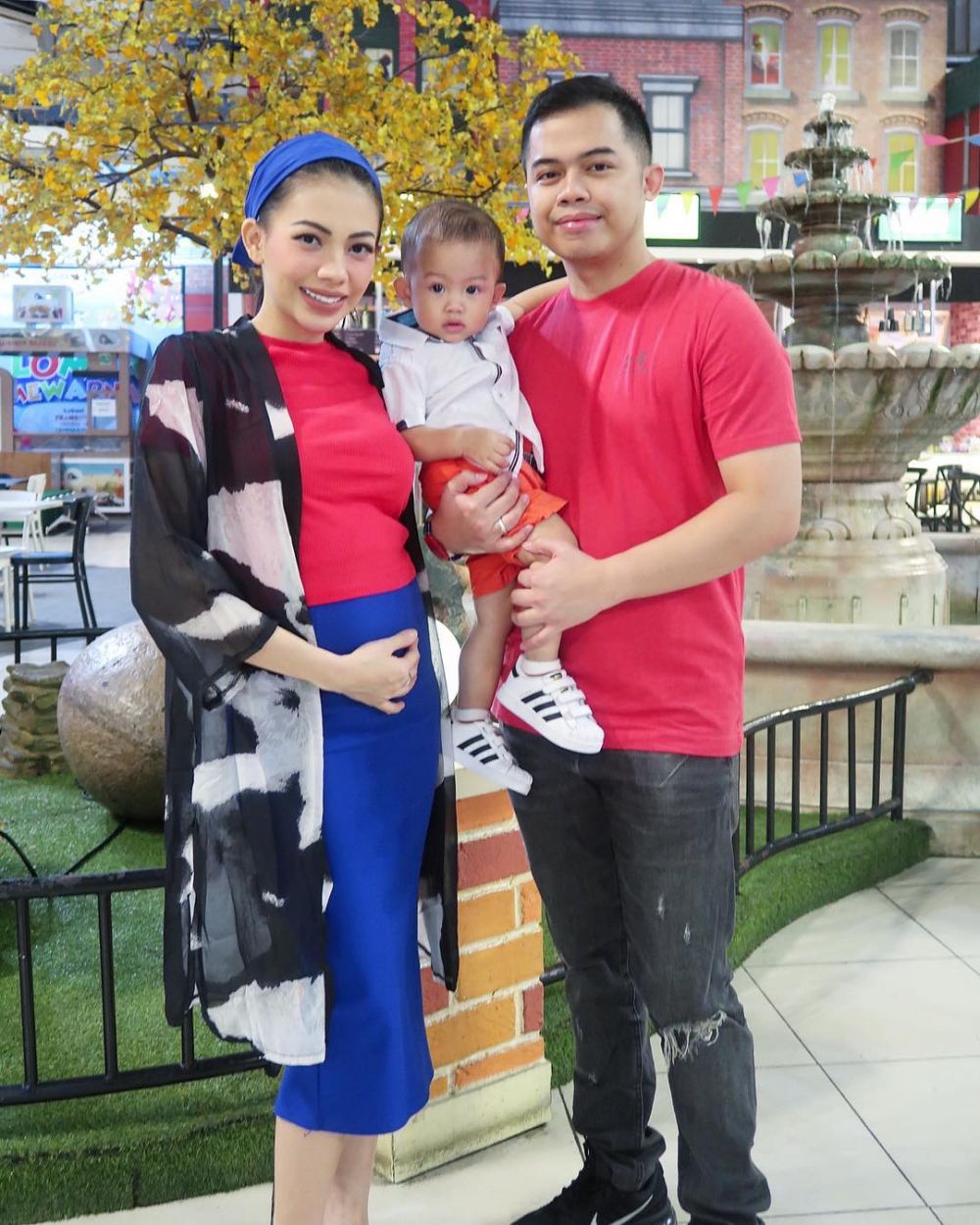 potret seleb hamil anak kedua saat anak pertamanya belum genap setahun © berbagai sumber