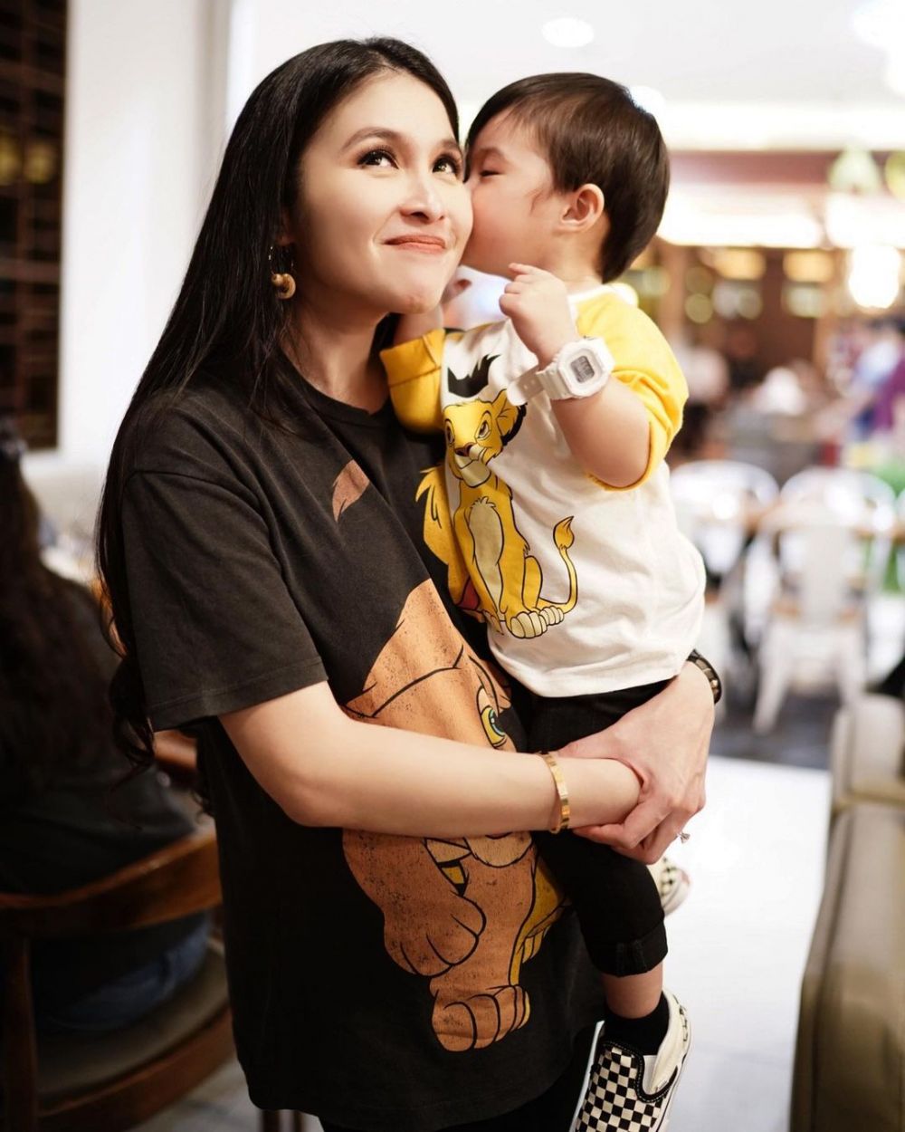 potret seleb hamil anak kedua saat anak pertamanya belum genap setahun © berbagai sumber