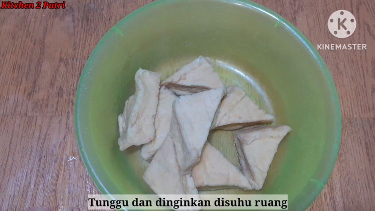 Jangan cuma dicuci, ini cara menghilangkan bau tak sedap tahu segitiga goreng pakai 3 bahan dapur