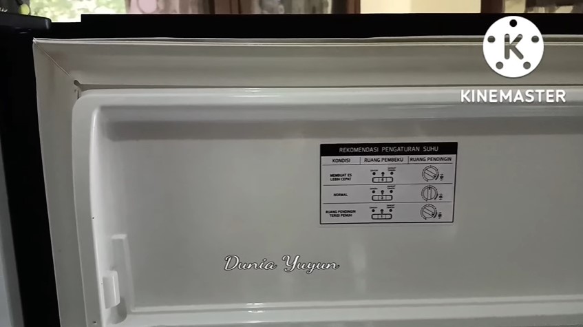 Bukan baking soda, ini cara bersihkan karet pintu kulkas dari noda jamur cuma pakai 2 bahan