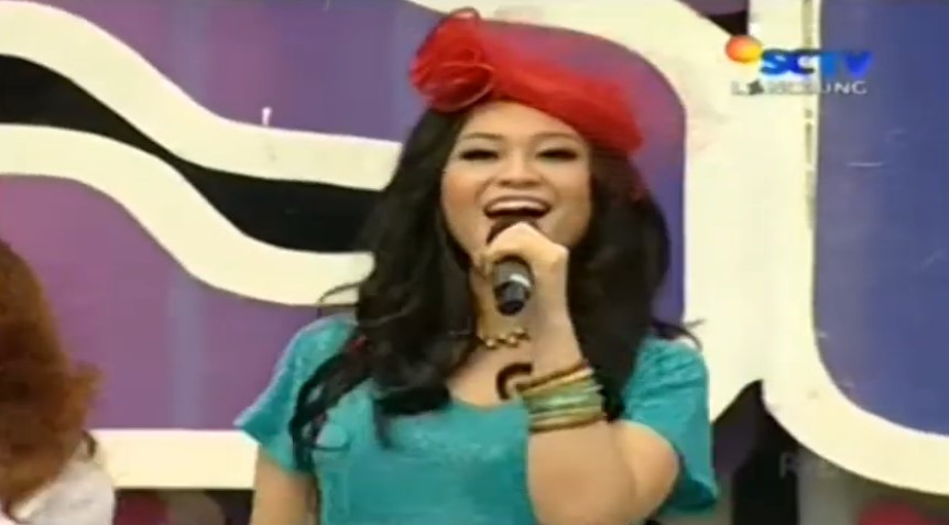 Poppy Capella di awal karier © YouTube