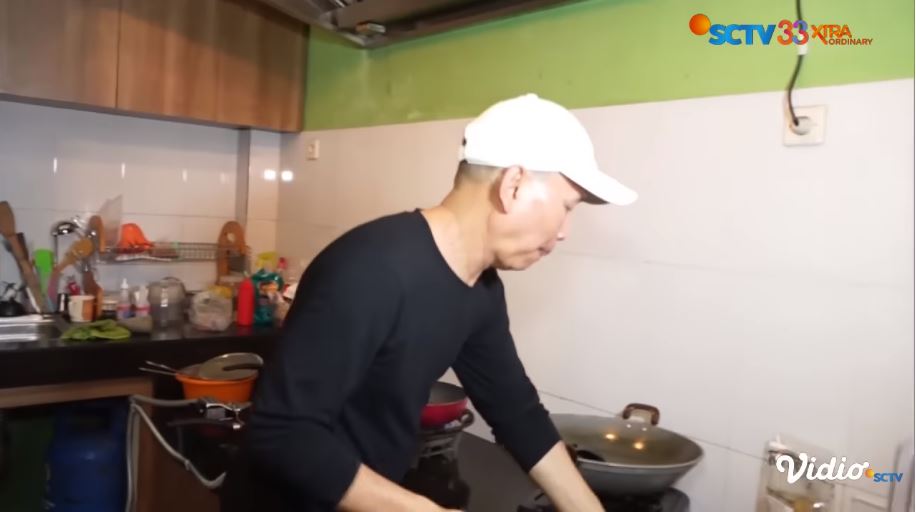 warung ayah ojak tuai sorotan © berbagai sumber