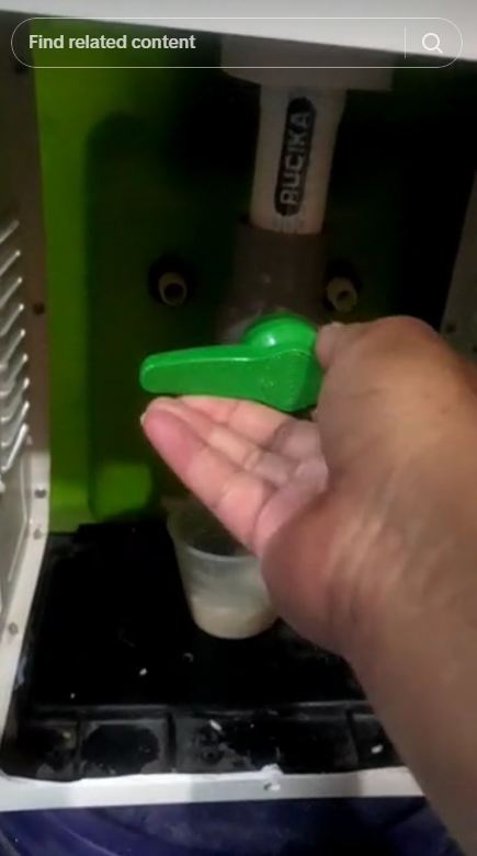 Cuma bermodal barang bekas, dispenser beras antikutu ala bapak-bapak ini kreatif sekaligus bikin kagum