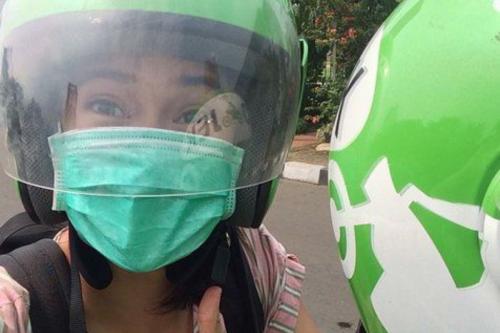 Potret 14 seleb nggak gengsi naik transportasi umum © 2023 brilio.net Potret 14 seleb nggak gengsi naik transportasi umum © 2023 brilio.net