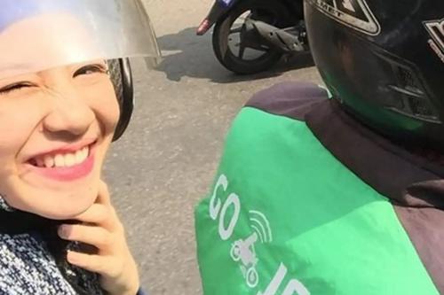 Potret 14 seleb nggak gengsi naik transportasi umum © 2023 brilio.net Potret 14 seleb nggak gengsi naik transportasi umum © 2023 brilio.net