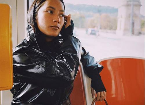 Potret 14 seleb nggak gengsi naik transportasi umum © 2023 brilio.net Potret 14 seleb nggak gengsi naik transportasi umum © 2023 brilio.net