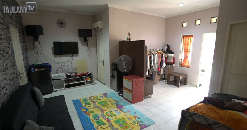 hunian Dede Sunandar di kawasan elit © YouTube hunian Dede Sunandar di kawasan elit © YouTube