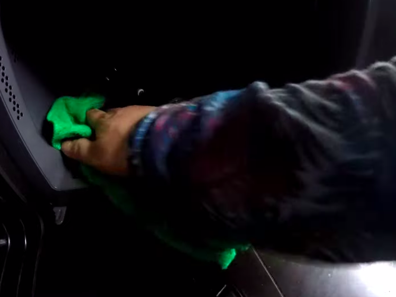 Bukan baking soda, ini trik simpel basmi bau tidak sedap di microwave cuma pakai 1 bahan dapur