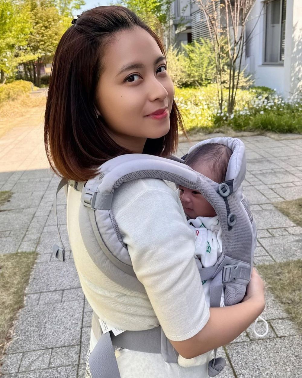 potret eks anggota JKT48 saat momong buah hati © berbagai sumber potret eks anggota JKT48 saat momong buah hati © berbagai sumber