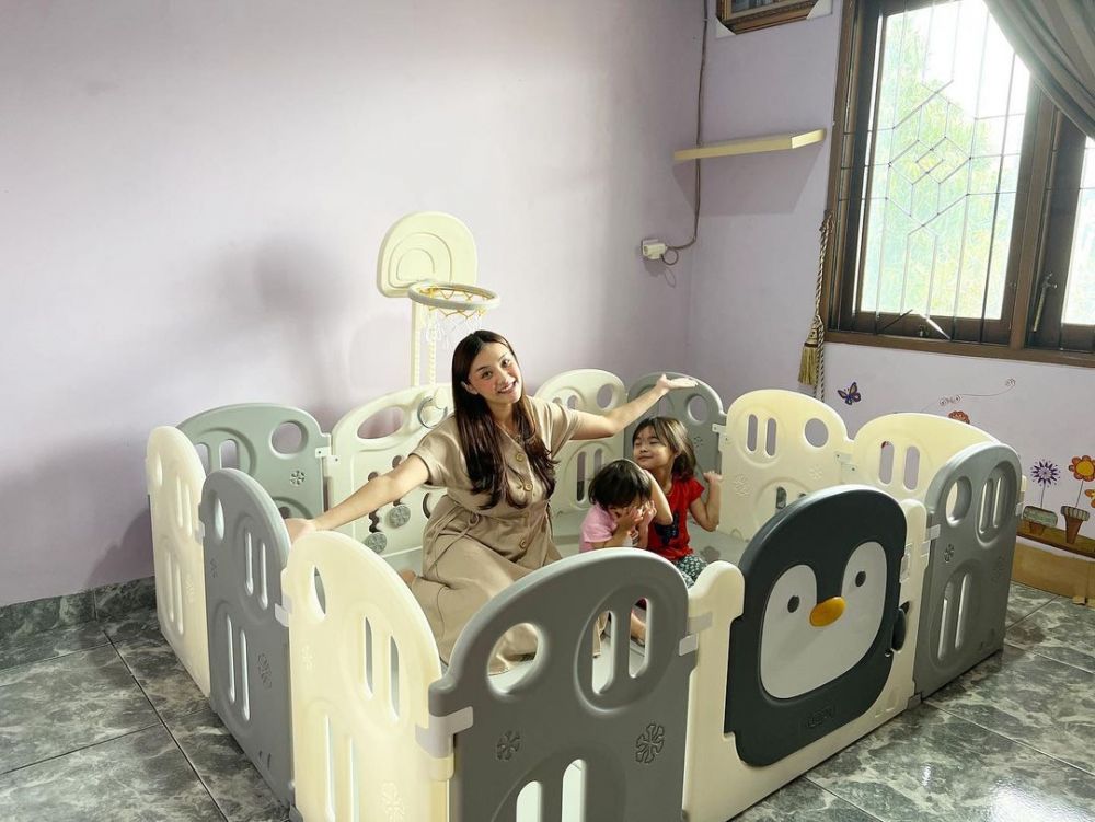 potret eks anggota JKT48 saat momong buah hati © berbagai sumber potret eks anggota JKT48 saat momong buah hati © berbagai sumber