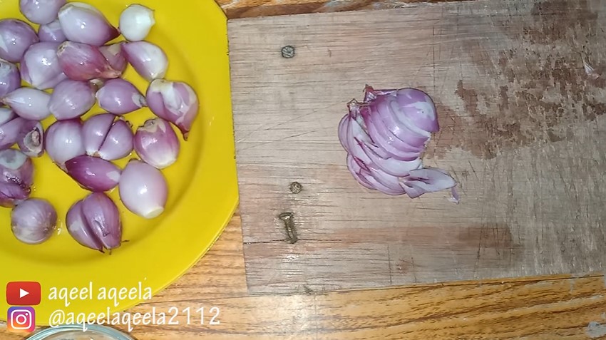 Bukan pakai terigu atau maizena, ini trik goreng bawang merah agar semakin renyah dan gurih