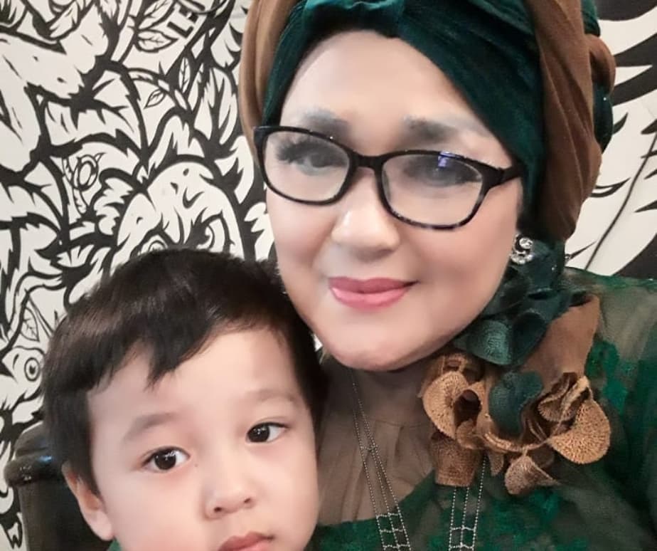 dulu tenar jadi gadis warkop 8 seleb ini kini aktif momong cucu © berbagai sumber